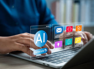 นักลงทุนคริปโตมือใหม่ที่กำลังศึกษาพื้นฐานการเทรดอัตโนมัติด้วย AI